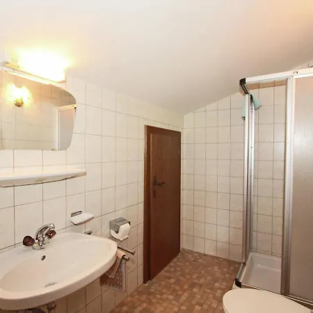 Quaint In Near Lift Daire